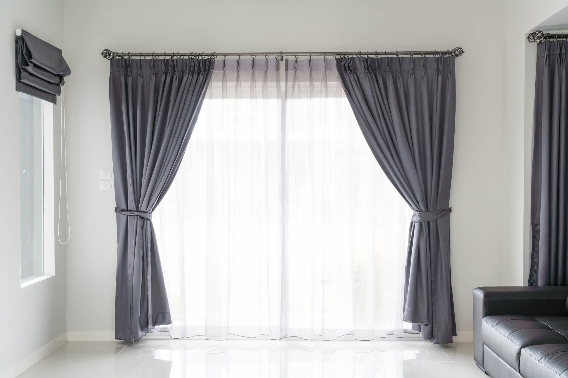 curtain-with-sunlight_1339-4061